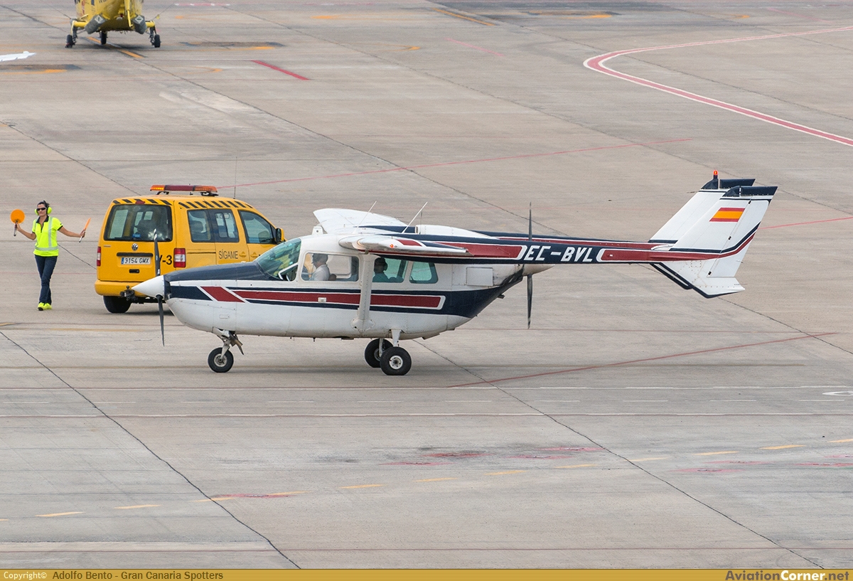 AviationCorner Fotograf a aeron utica Cessna 337E Super