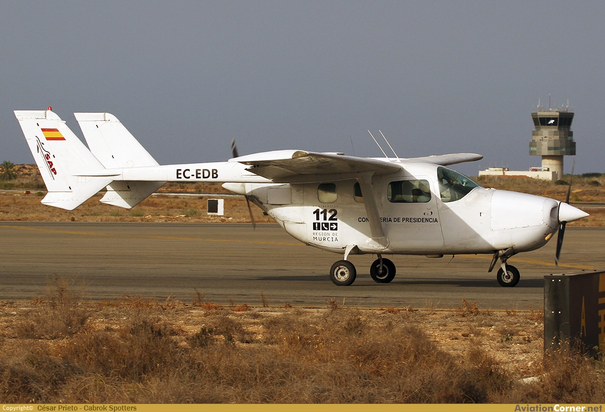 AviationCorner Fotograf a aeron utica Reims Cessna F337G