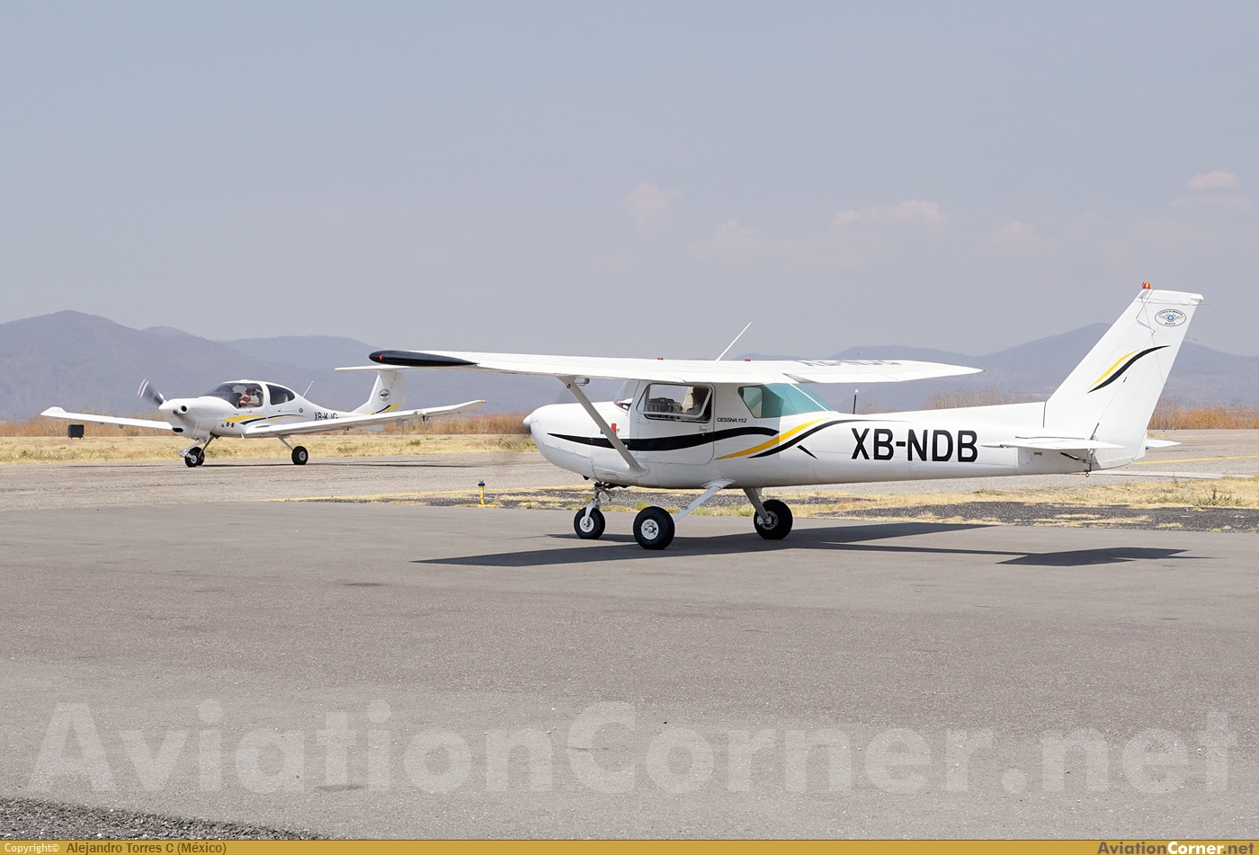 AviationCorner Fotograf a aeron utica Cessna 152